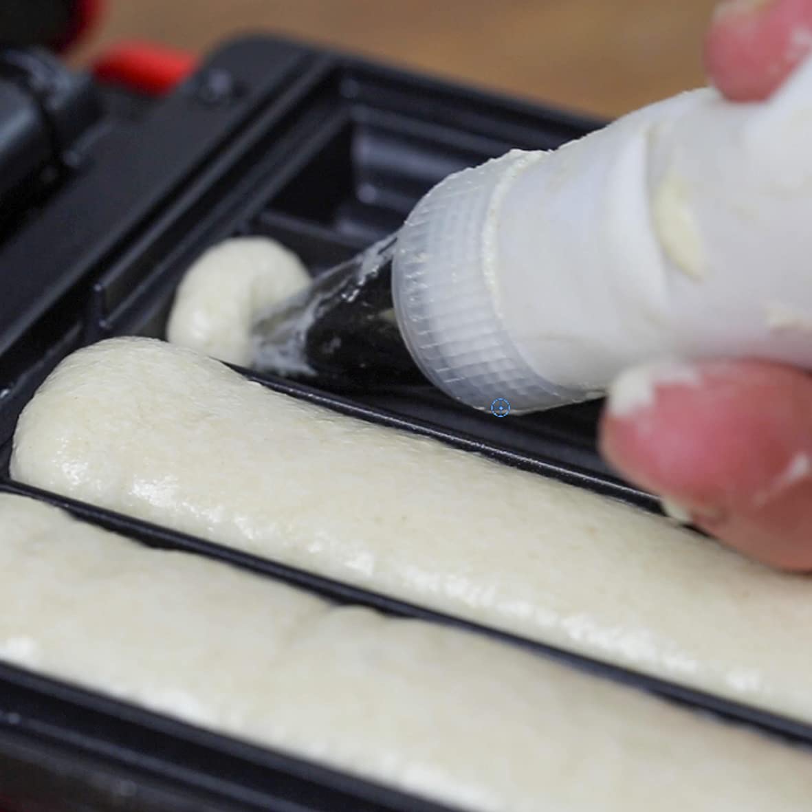 Global Gizmos 35529 Churros Maker 700W / Piping Bag Included/Thermostatically Controlled 180° Rotary System For The Perfect Bake/Freshly Bake 4 Churros At A Time/Ready In Minutes