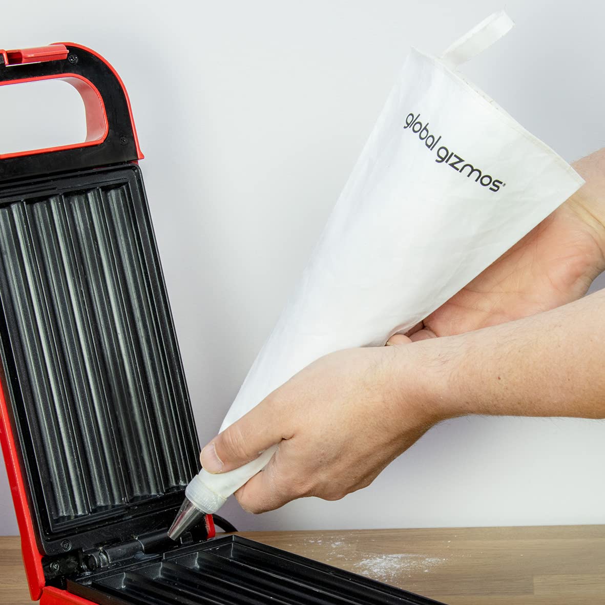 Global Gizmos 35529 Churros Maker 700W / Piping Bag Included/Thermostatically Controlled 180° Rotary System For The Perfect Bake/Freshly Bake 4 Churros At A Time/Ready In Minutes